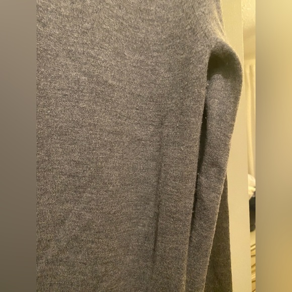 Women’s Express Extra Fine Merino Wool Crew sweater. - Picture 2 of 3